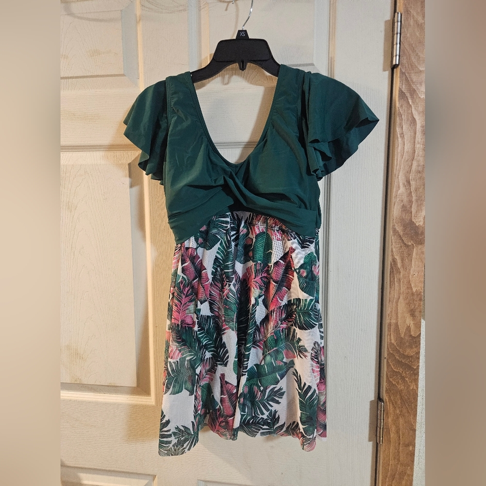 BLOOMING JELLY GREEN/FLORAL SWIMDRESS: NEW WITH TAGS: SIZE L